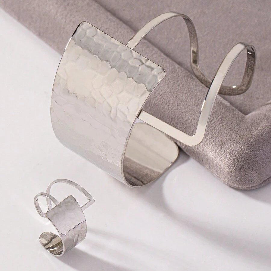 Modern Hammered Jewelry Set – 1 Bracelet and 1 Ring