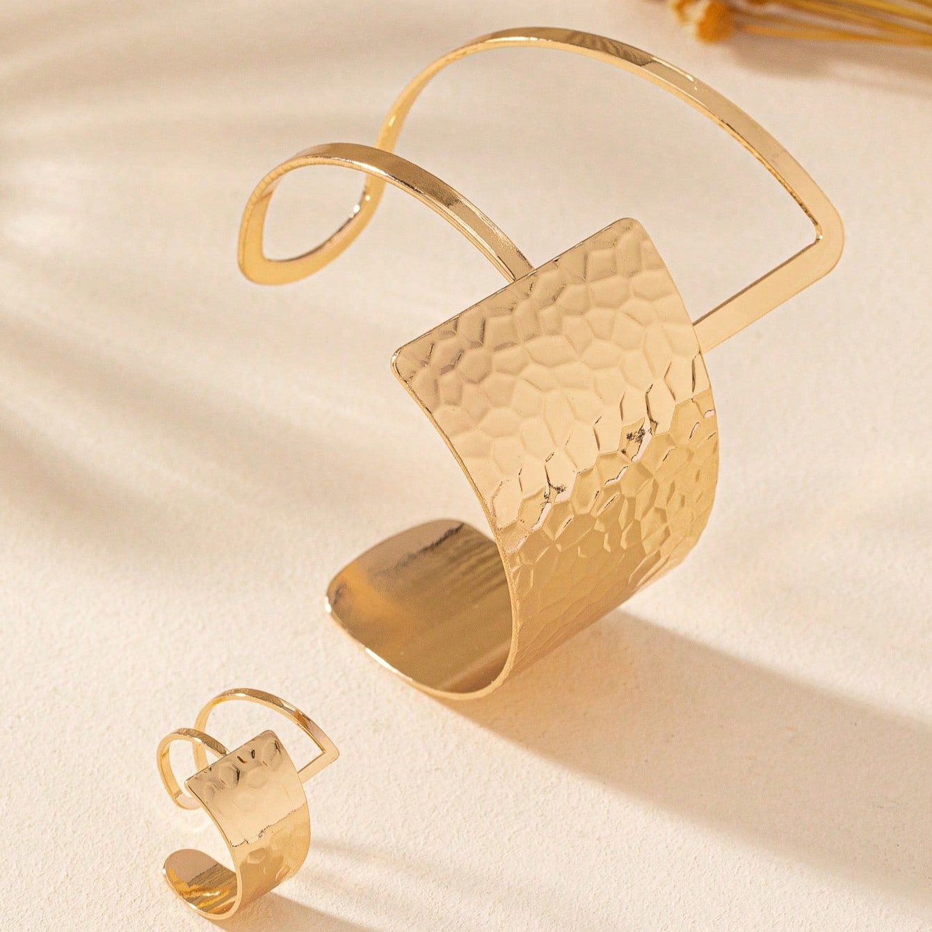Modern Hammered Jewelry Set – 1 Bracelet and 1 Ring