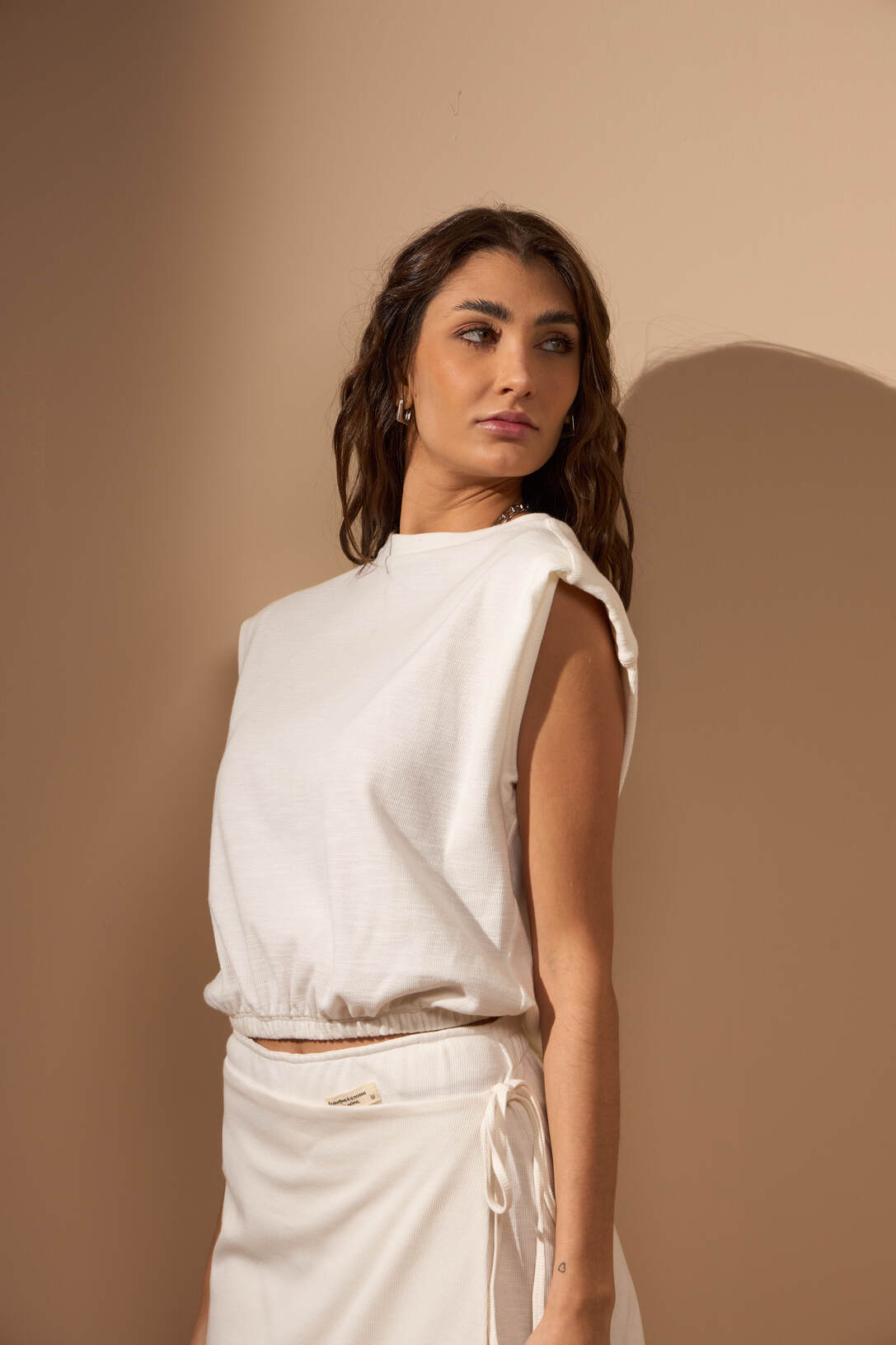 Cropped Roots - White